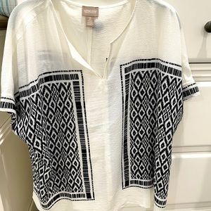 Beautiful Chico’s Black and White Ikat Top. Size 2